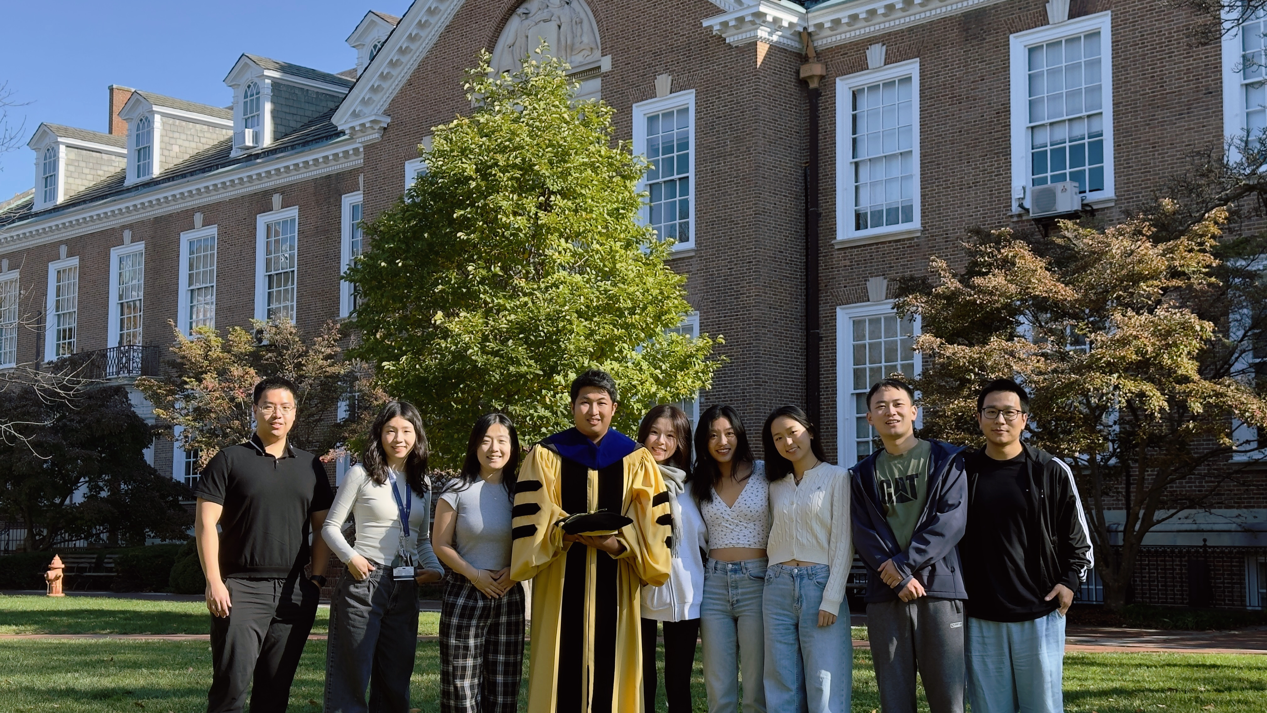 Yining Zhu with lab members